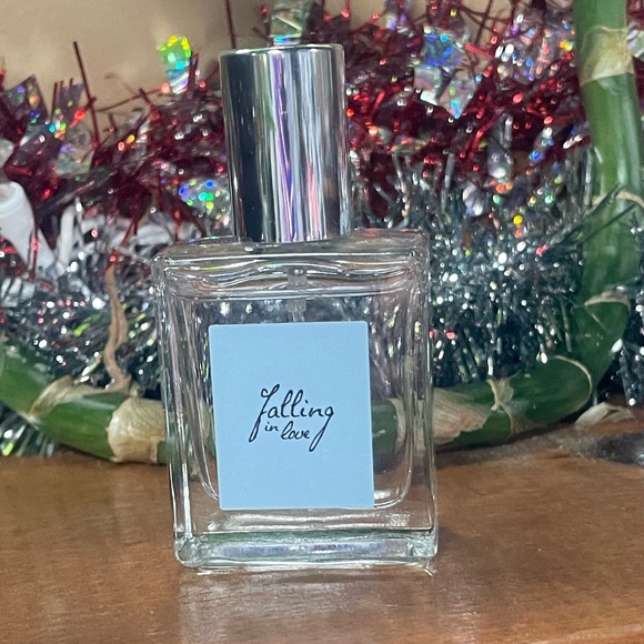 PHILOSOPHY FALLING IN LOVE FRAGRANCE. .5oz. NEW WITH BOX. - Picture 2 of 4